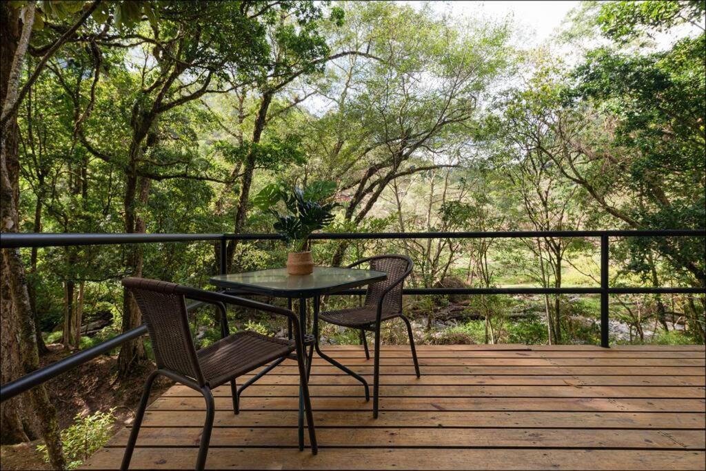 Unicorn Lodge: Direct Riverfront : Unique Experience ซาน เจราร์โด  เด โดตา ภายนอก รูปภาพ