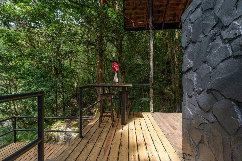 Unicorn Lodge: Direct Riverfront : Unique Experience ซาน เจราร์โด  เด โดตา ภายนอก รูปภาพ
