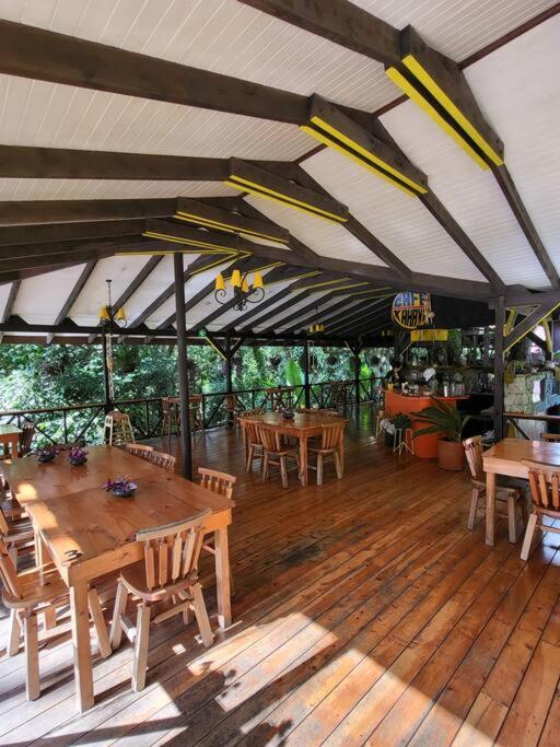 Unicorn Lodge: Direct Riverfront : Unique Experience ซาน เจราร์โด  เด โดตา ภายนอก รูปภาพ